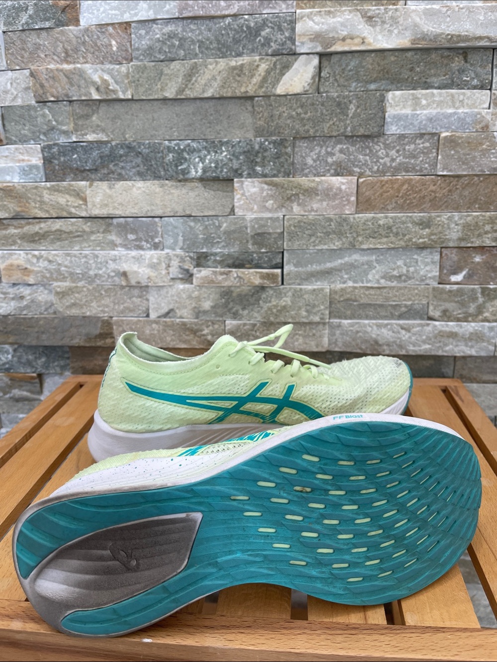 🇨🇦 ASICS Women's Magic Speed Sneaker - Picture 7 of 10